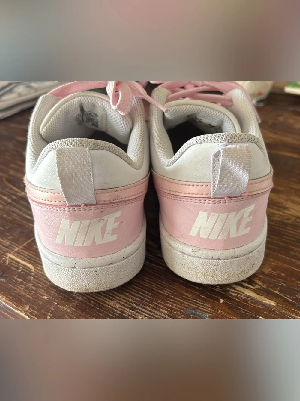 Nike Girl’s Low-Top Sneakers Light Pink and White